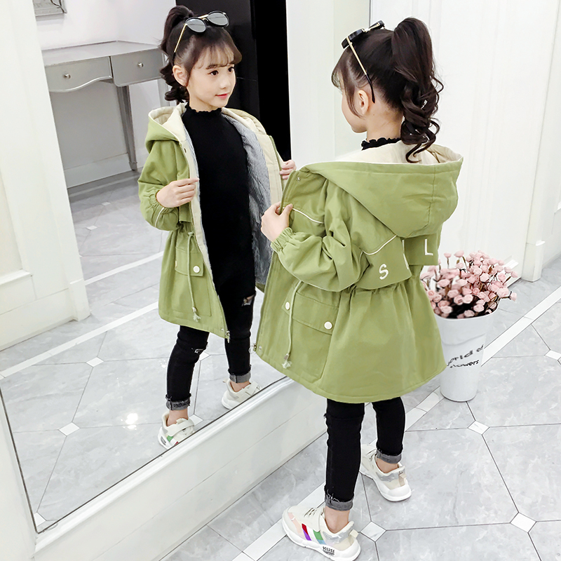 Girls Jacket 2020 mới mùa xuân dress Little Girl hàng đầu Hàn Quốc Version áo gió cho trẻ em Phong cách Mid-Chiều dài Mang mùa xuân cho trẻ em.