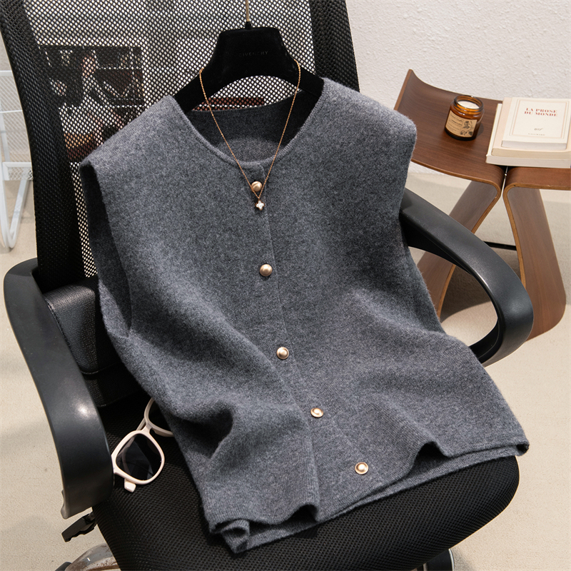 New Autumn and Winter Wool Knitwear Round Neck Sleeveless Vest for Women, Loose Fit, Slimming, Stylish, Layered Vest New Autumn and Winter Wool Knitwear Round Neck Sleeveless Vest for Women, Loose Fit, Slimming, Stylish, Layered Vest