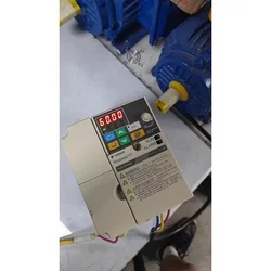 비 가격 교섭 협상 Omron 인버터 1.1kW, CIMR-V7AZ40P7, 색상은 그림에 나와 있습니다.