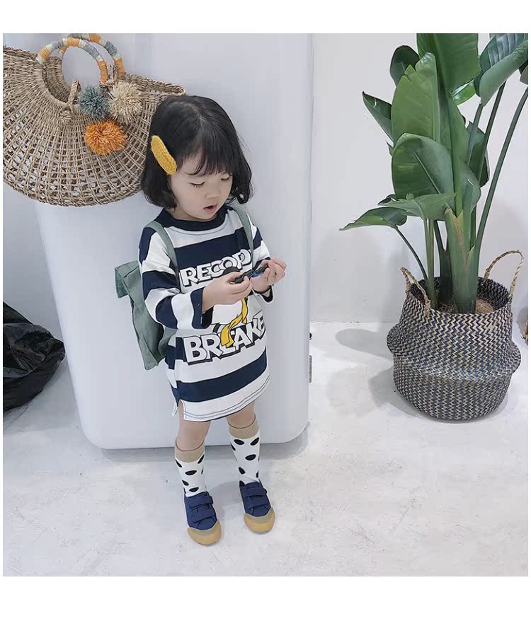 Váy sọc bé gái mùa thu mới phiên bản Hàn Quốc của trẻ sơ sinh áo len dài tay cho bé Váy hoạt hình bé gái 1-3 tuổi 4 váy dài tay bé gái