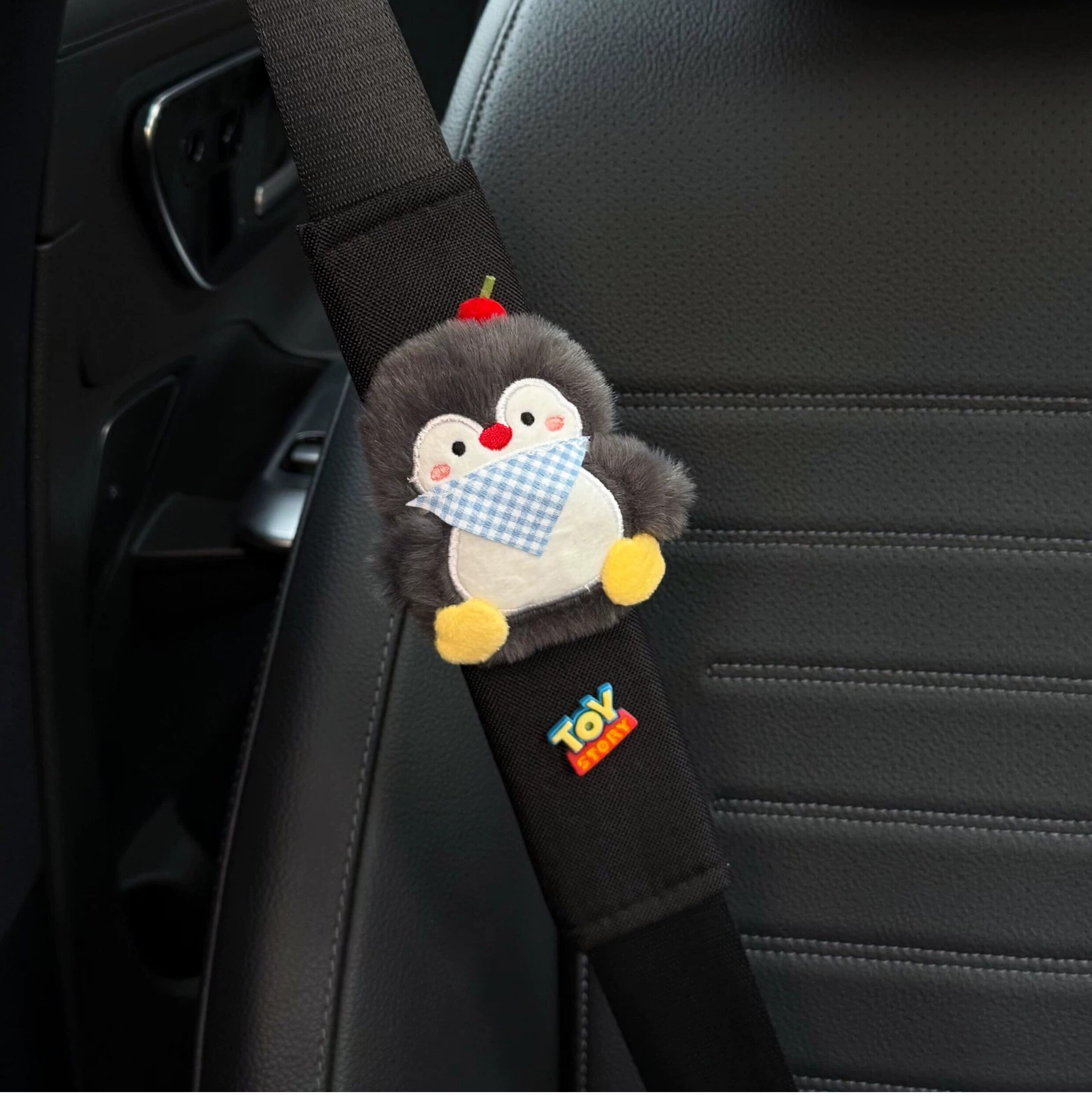 2026 New Penguin Car Seatbelt Shoulder Pad Set, High-end Decoration, Suitable for All Seasons, for Couples and Women