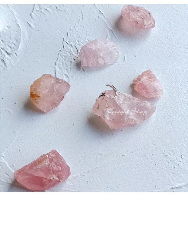 Cô gái trái tim màu hồng tự nhiên pha lê đá trang trí ban đầu ins gió lạnh trang sức màu đỏ đặt nền đạo cụ chụp - Trang trí nội thất trang trí phòng ngủ nhỏ