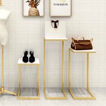 Clothing store door glass window display rack Nakajima display table Floor-to-ceiling water Taichung Island bag rack Shoe rack