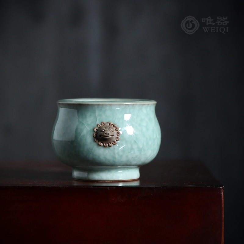 Green porcelain master Wang Chuanbin incense stove ceramic pure handmade snowy green beast first stove line fragrant sandalwood Buddha