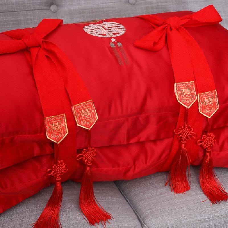 Wedding tie quilted with a colorful ribbon with a ribbon of red wedding with red wedding items Hei quilted with a rope tied to the wedding