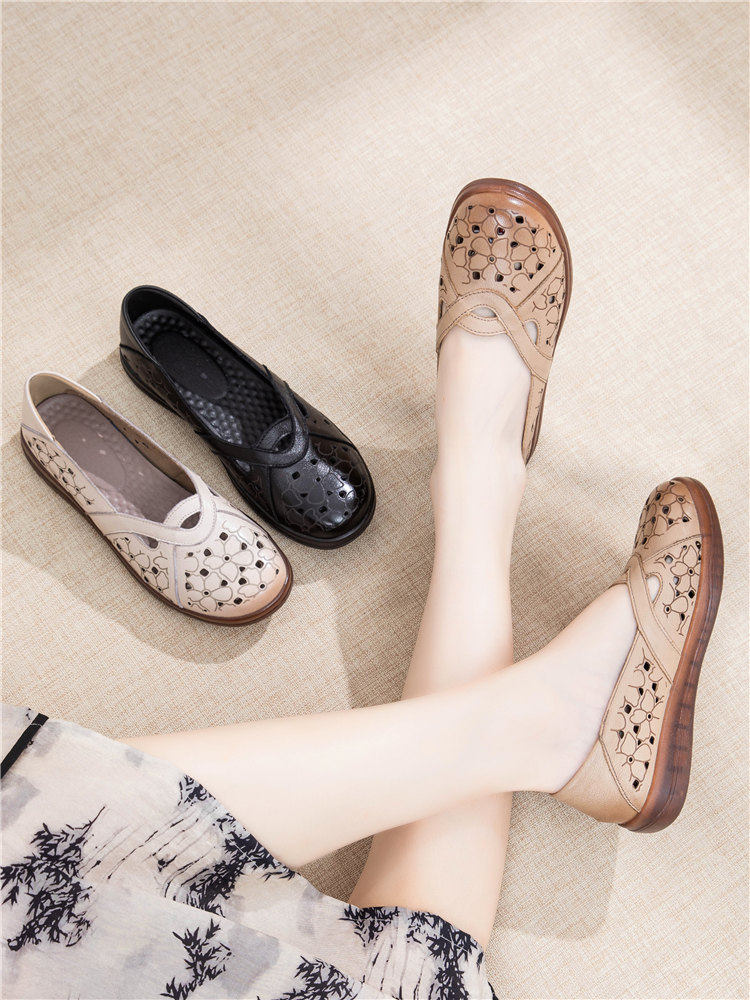 Genuine Leather Soft-Soled Mom Shoes Summer 2026 New Style Middle-Aged and Elderly Women's Sandals Non-Slip Shoes Hollow Women's Leather Shoes