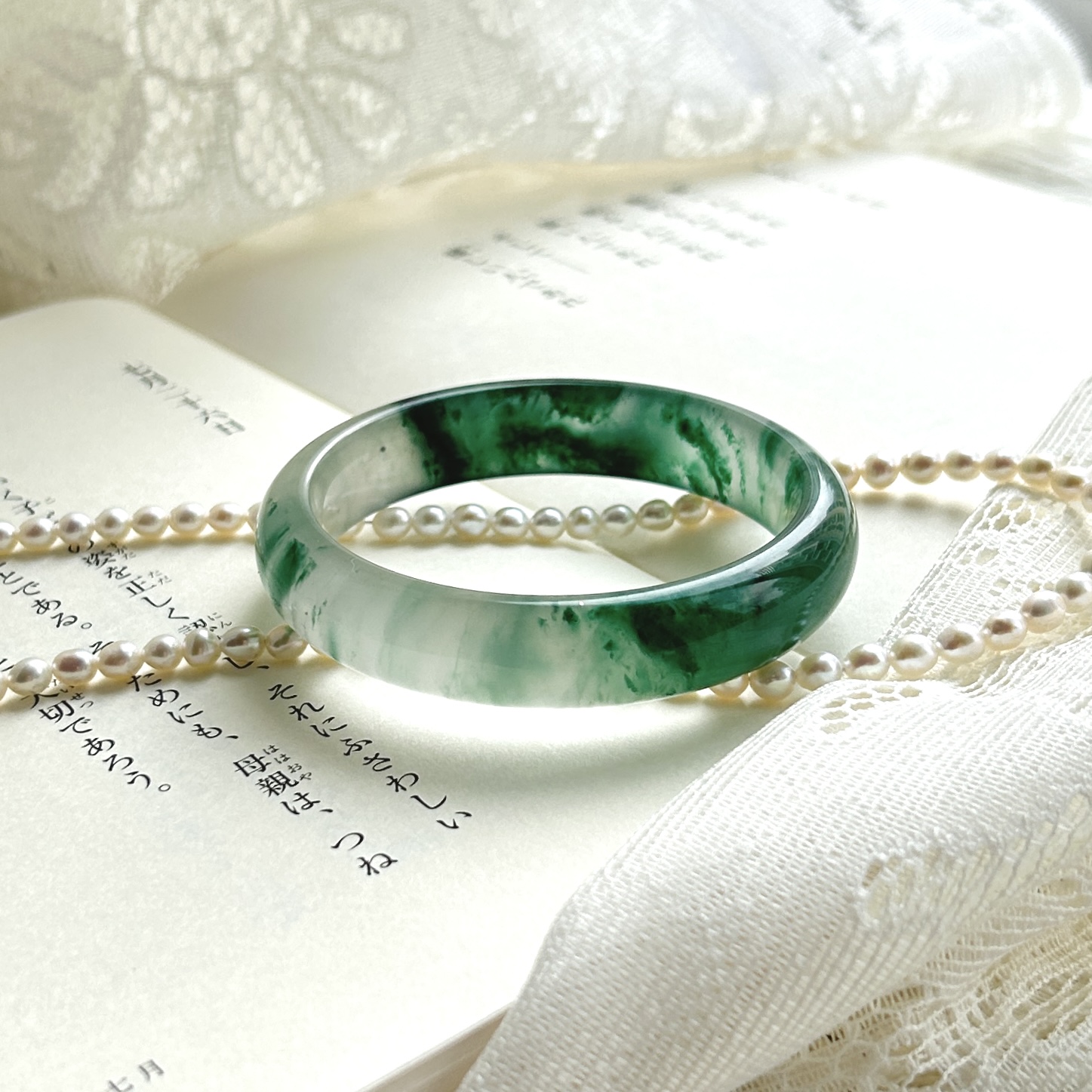 非洲翠独龙玉手镯：来自深山的宝石之美