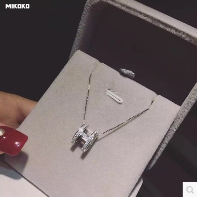 S925 pure silver micro inlaid half full drill H letters pendant silver necklace simple about 100 hitch lock bone chain Women silver decorated neck necklace