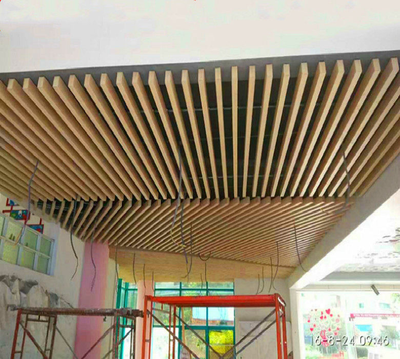 Aluminum square suspension ceiling plate aluminum grille aluminum type U slot can be ordered wood monochrome material 50 * 100 square pass