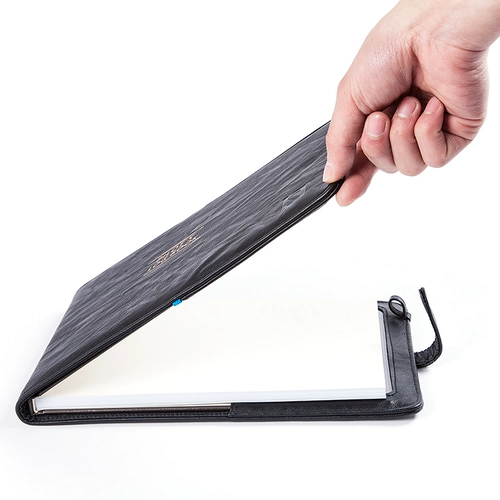 Пилот авиакомпании записывает новую версию этого кожаного корпуса, чтобы полностью обновить программную ноутбук -Noodle, чтобы отправить защитную обложку