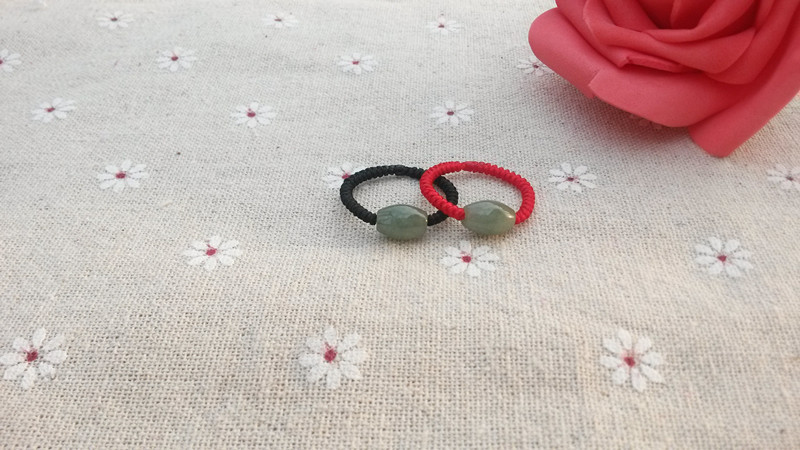 Cặp ngọc bích đơn giản chuyển hạt vòng qua đường vòng đuôi chỉ ngón tay đan dây đỏ dây đen nam nữ nhẫn cặp vàng 18k