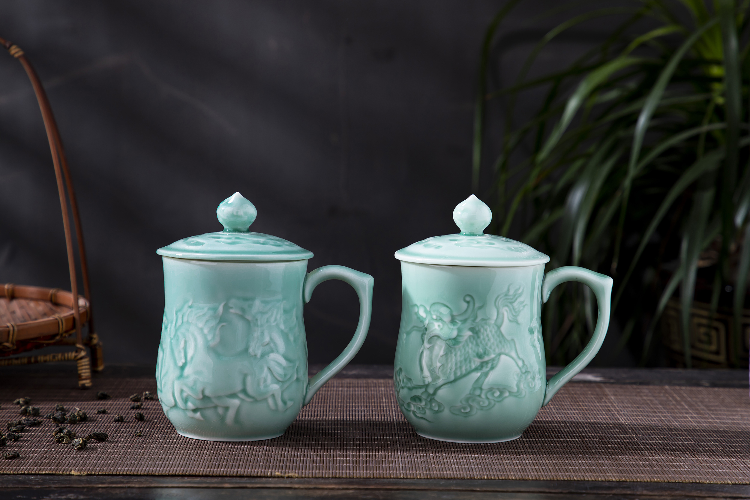 Office of jingdezhen ceramic cups with cover glass, household cup celadon personal keller cup gift reliefs