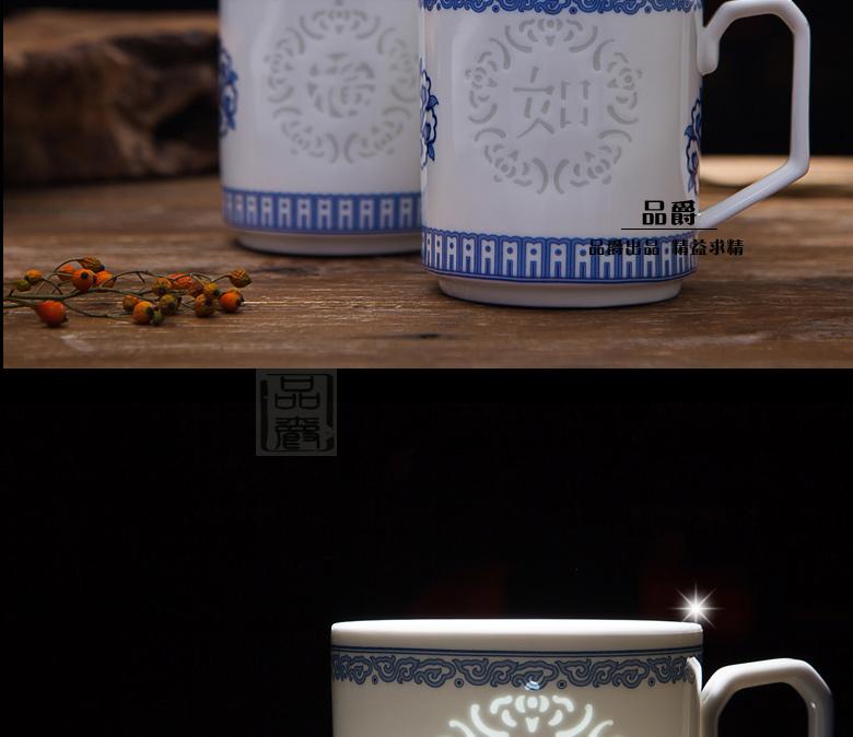 Jingdezhen blue and white porcelain cup with cover and exquisite ceramic cups hollow out a cup of water glass cup and cup boss