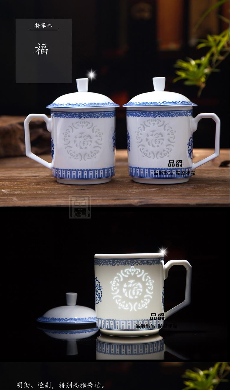 Jingdezhen blue and white porcelain cup with cover and exquisite ceramic cups hollow out a cup of water glass cup and cup boss