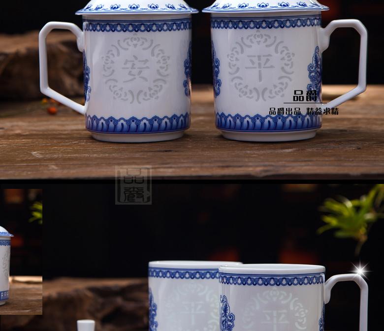 Jingdezhen blue and white porcelain cup with cover and exquisite ceramic cups hollow out a cup of water glass cup and cup boss