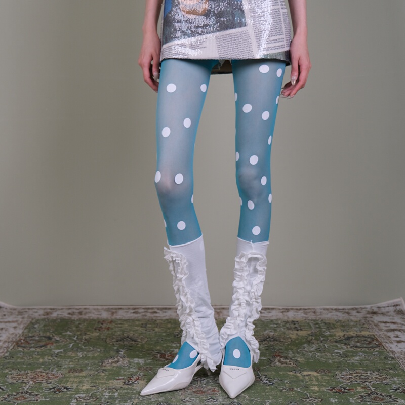 Xiling's "Color Domain Intervention Experiment" Lake Blue Polka Dot Tights Layered with Ruffled Socks Subculture Daily Style Xiling's "Color Domain Intervention Experiment" Lake Blue Polka Dot Tights Layered with Ruffled Socks Subculture Daily Style