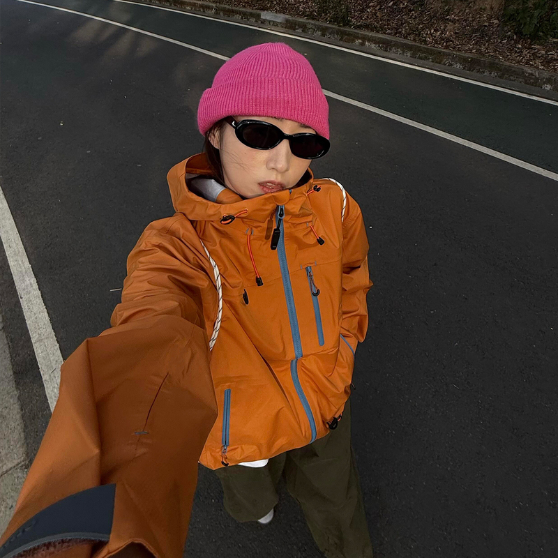 Jinsha Orange Outdoor Jacket 2025 Autumn/Winter New Trendy Brand Hiking Dopamine Windproof Waterproof Softshell Mountaineering Jacket Jinsha Orange Outdoor Jacket 2025 Autumn/Winter New Trendy Brand Hiking Dopamine Windproof Waterproof Softshell Mountaineering Jacket