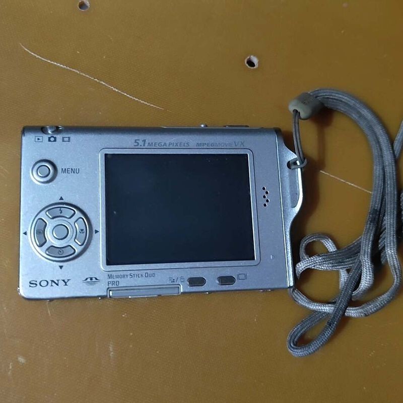 Negotiable Price - T7, 51 Million Pixels, 3X Optical Zoom, in Good Condition and Repairable