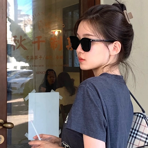 Черные брендовые солнцезащитные очки, изысканный стиль