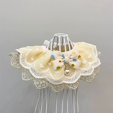 Кошка и собака окружают шею воротник рта полотенце полотенец