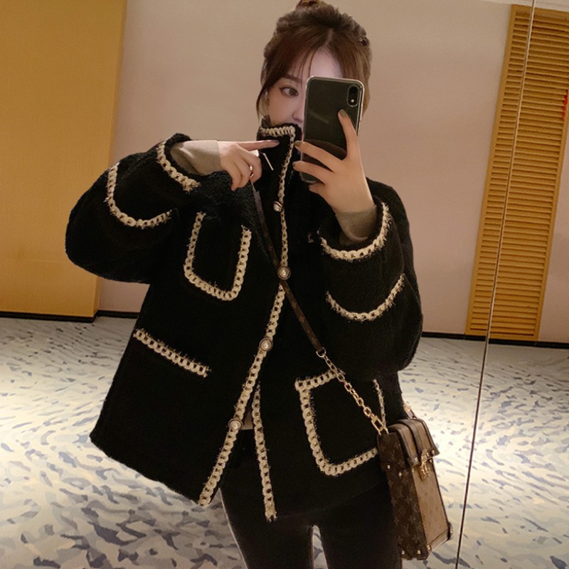 Net red small fragrant wind lamb fur coat female winter shorts 100 hitch thickened locomotive clothes Korean version loose foreign blouses blouses