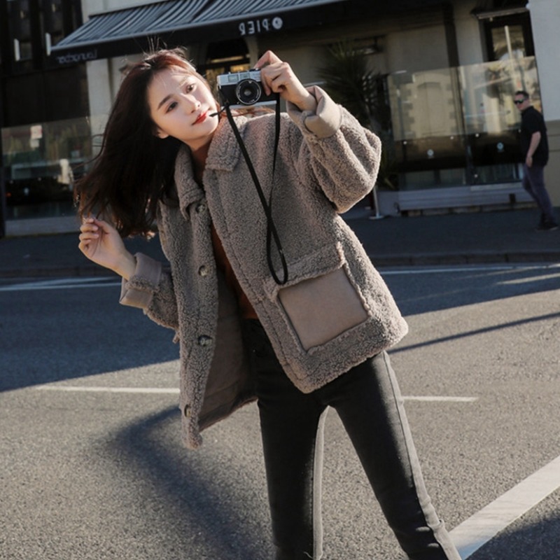 2021 autumn and winter New Korean version of small lamb hair coat women short loose thick leather hair one wear