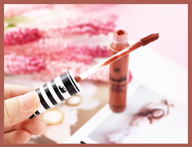 KOKIE mờ môi son bóng son môi VM831 ăn adobe đỏ trắng 824 lá phong màu đỏ bền màu - Son bóng / Liquid Rouge 	son bóng mac	