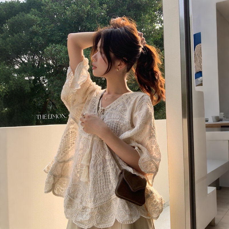 Bohemian French-Style High-End Embroidered Lace V-Neck Short-Sleeve Shirt for Women, Summer Casual Style Half-Sleeve Top
