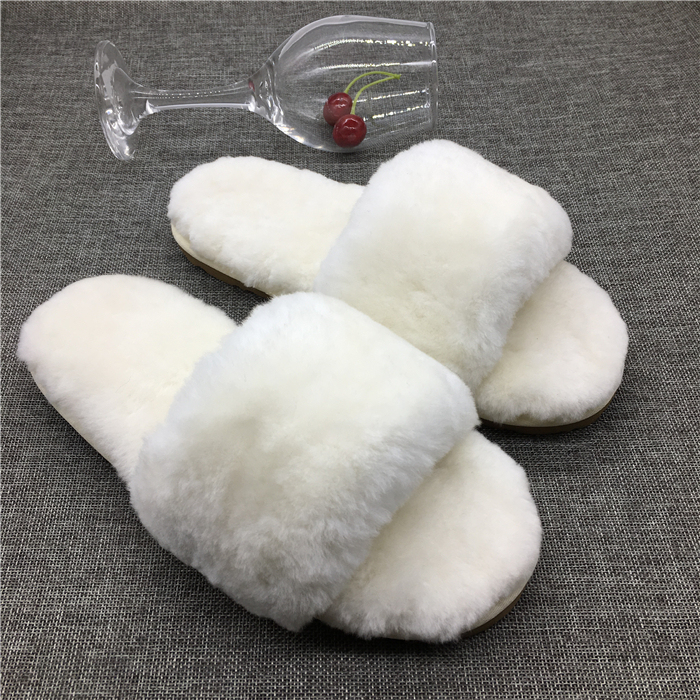 2026 Spring and Autumn Thick Style Henan Jiasangpo Village Wool Slippers for Women, Home Furry Slippers, U-Shaped for Outdoor Wear 2026 Spring and Autumn Thick Style Henan Jiasangpo Village Wool Slippers for Women, Home Furry Slippers, U-Shaped for Outdoor Wear