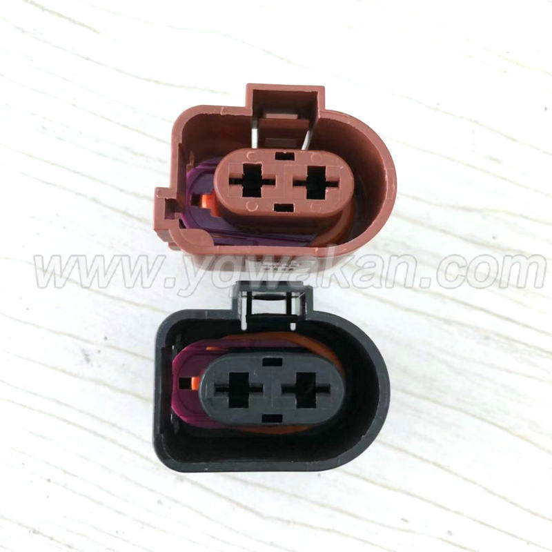 Suitable for Volkswagen Audi A4LC6A8A7A6L fan harness plug 2P hole 6 3 series terminal