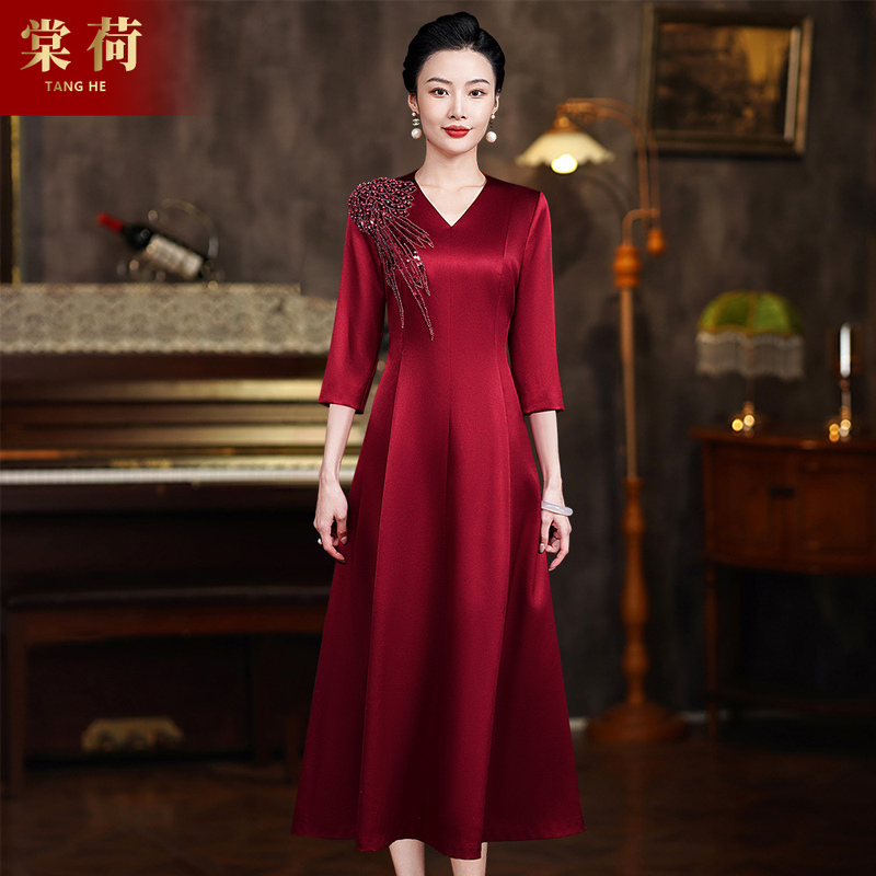 Mother of the Bride's Wedding Dress for May Day, Fashionable and Stylish, Youthful Style, Suitable for the Mother-In-Law Attending the Wedding, Long Dress