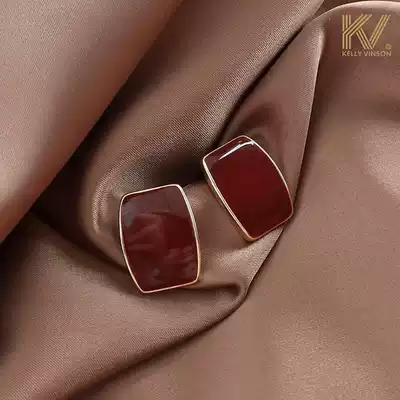 Ear needle female sterling silver retro temperament French Hong Kong style palace light luxury earrings 2021 New Tide advanced earrings