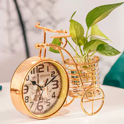  European-style table clock silent table clock Retro pastoral living room decoration Desktop small sitting clock creative wrought iron clock