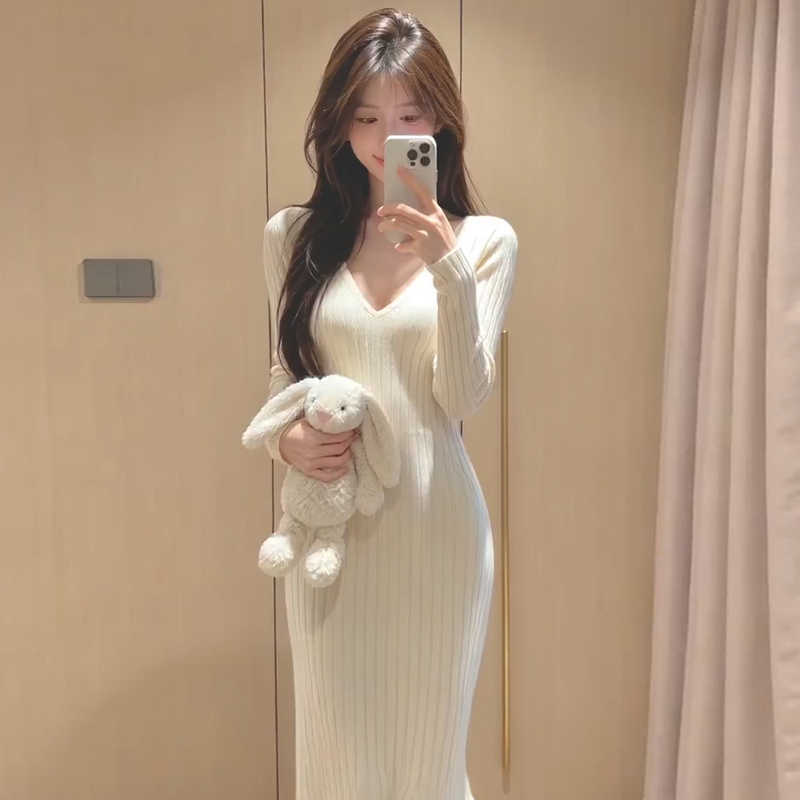White Gentle Style Knitted Dress for Women 2026 Early Autumn New Style, Can Be Worn Inside or Outside, Waist-Cinching, Slimming, Body-Hugging Long Dress