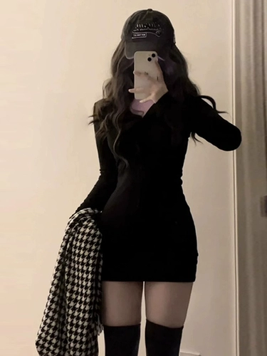 Черный приталенный лонгслив, трикотажное осеннее платье, с акцентом на бедрах