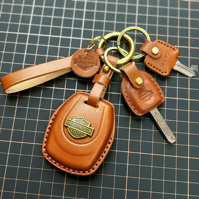 Suitable for 25 Models of Harley Motorcycles, Street Fighter Sensor Key Cover, Breaker Fat Boy Glide Remote Control Key Case, Genuine Leather