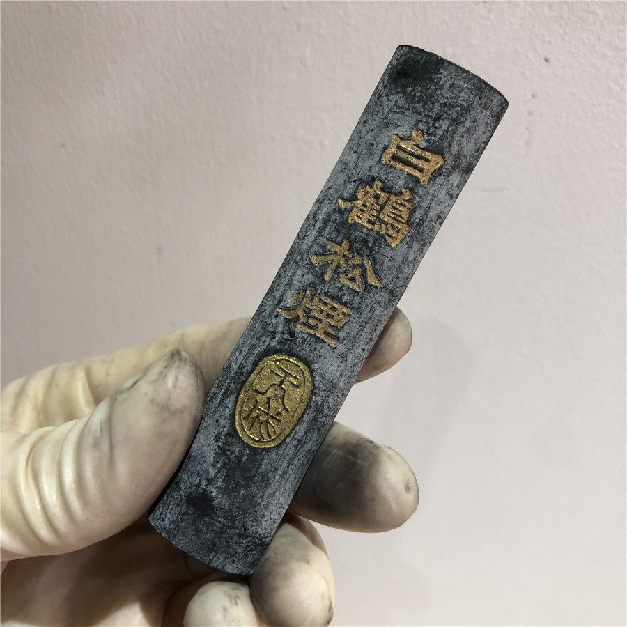 如何辨别徽墨老胡开文正品老墨，收藏82年老松烟古墨需要注意什么？-墨