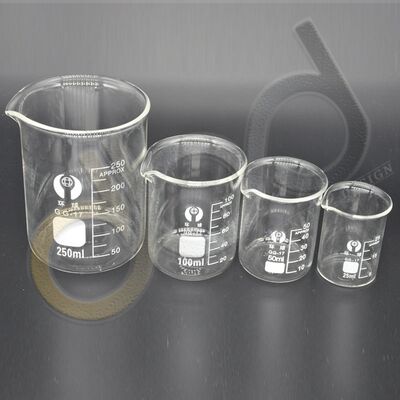 The thickened glass beaker's flow guide nozzle has no burrs and the bottom is flatter