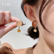 Retro asymmetric niche design sense earrings female autumn and winter 2021 New Tide fashion versatile earrings earrings