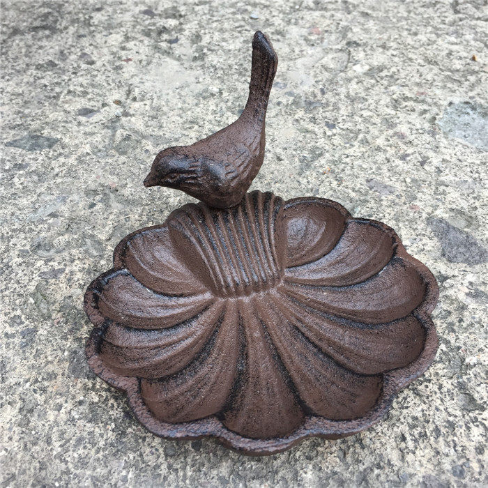 European retro cast iron bird feeder Iron bird food basin playing water basin bath tub bird shell courtyard garden ornaments