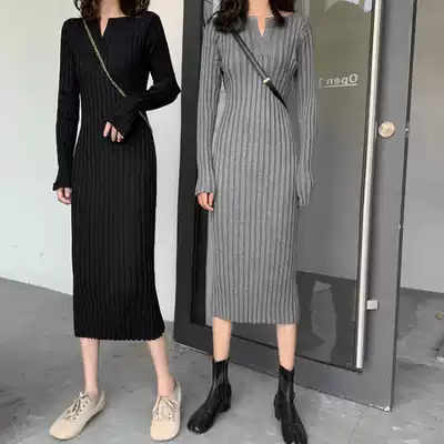 Pregnant women's knitted dress slim stretch stretch skirt V collar Korean sweater autumn and winter base skirt simple maternity tide