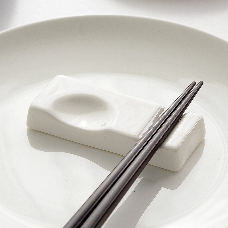 Hotel set up pure white ipads China tableware ceramics chopsticks rack dual - purpose use chopsticks chopsticks pillow chopsticks spoon holder