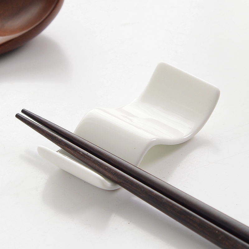 Hotel set up pure white ipads China tableware ceramics chopsticks rack dual - purpose use chopsticks chopsticks pillow chopsticks spoon holder