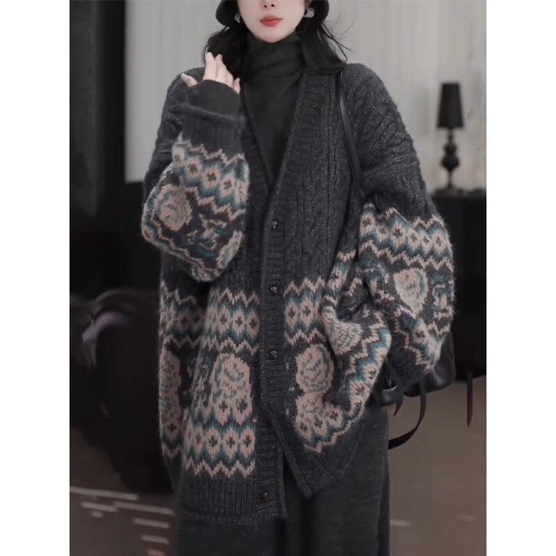 Retro Fair Isle Color-Blocked Jacquard V Neck Loose and Lazy Style Knitted Cardigan for Women 2026 Autumn and Winter Knitted Sweater Trend Retro Fair Isle Color-Blocked Jacquard V Neck Loose and Lazy Style Knitted Cardigan for Women 2026 Autumn and Winter Knitted Sweater Trend