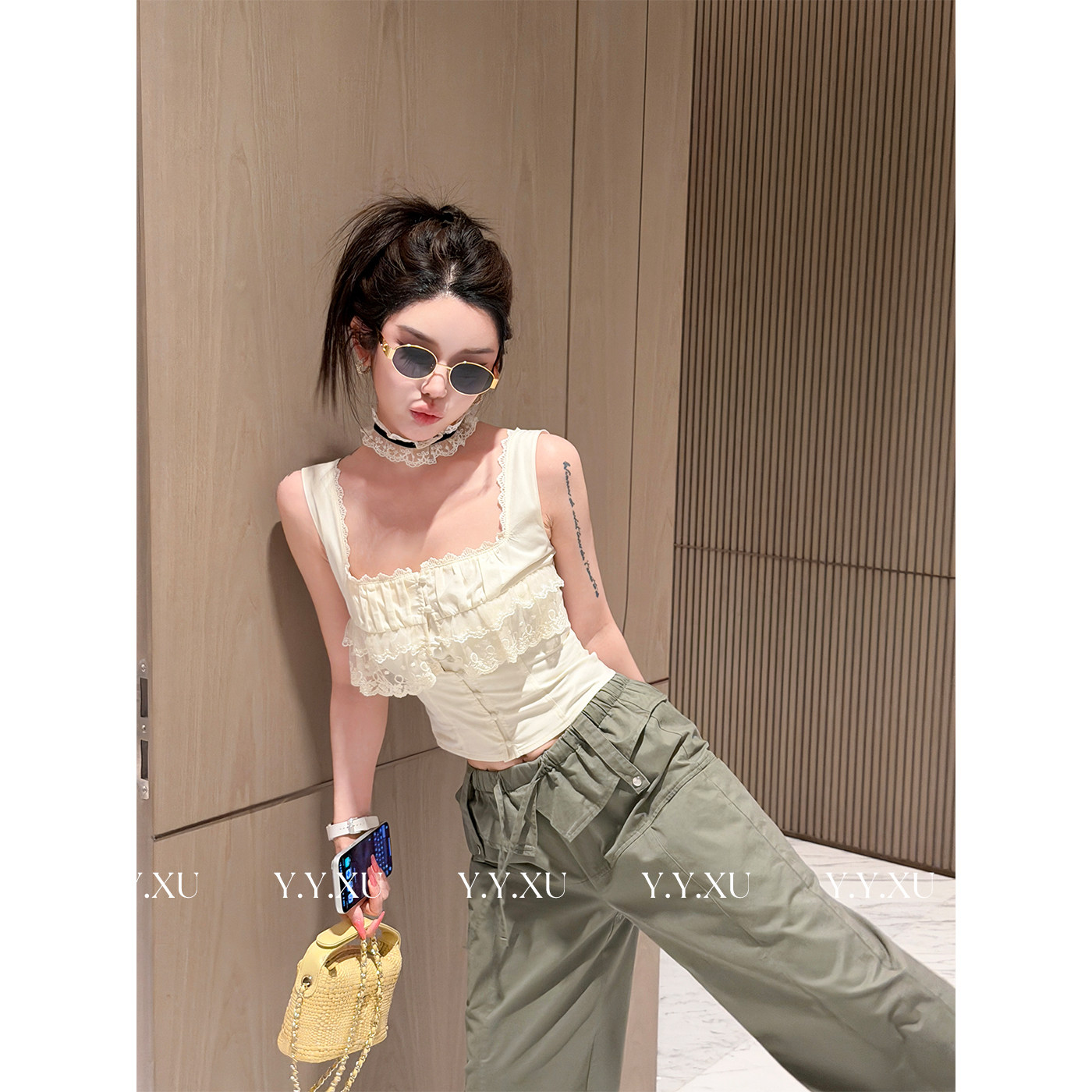 徐媛媛【心动茶歇】纯欲休闲百搭时尚辣妹修身无袖背心上衣#D1216