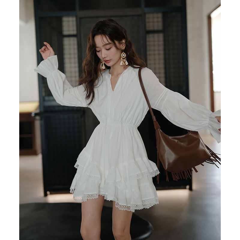 Bohemian White Long-Sleeved Dress, Girly Holiday Style, Lace Trim, Waist-Cinching, Loose Spring and Summer Short Skirt