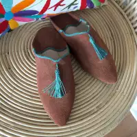 Красновато-коричневый