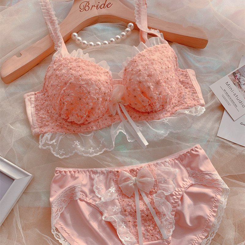 New Autumn and Winter Products, Sweet Girly Embroidered Three-Dimensional Flower Bra Set, Thin Cup, Large Bust Looks Smaller, Underwire Bra