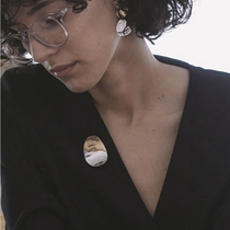 Customized European and American exquisite extremely simple Joker copper curved geometric brooch open shirt buckle female Joker sweater coat accessories