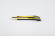 tajima Utility knife Cutting wall paper knife Wallpaper Construction tool 9mm non-slip handle LC3608